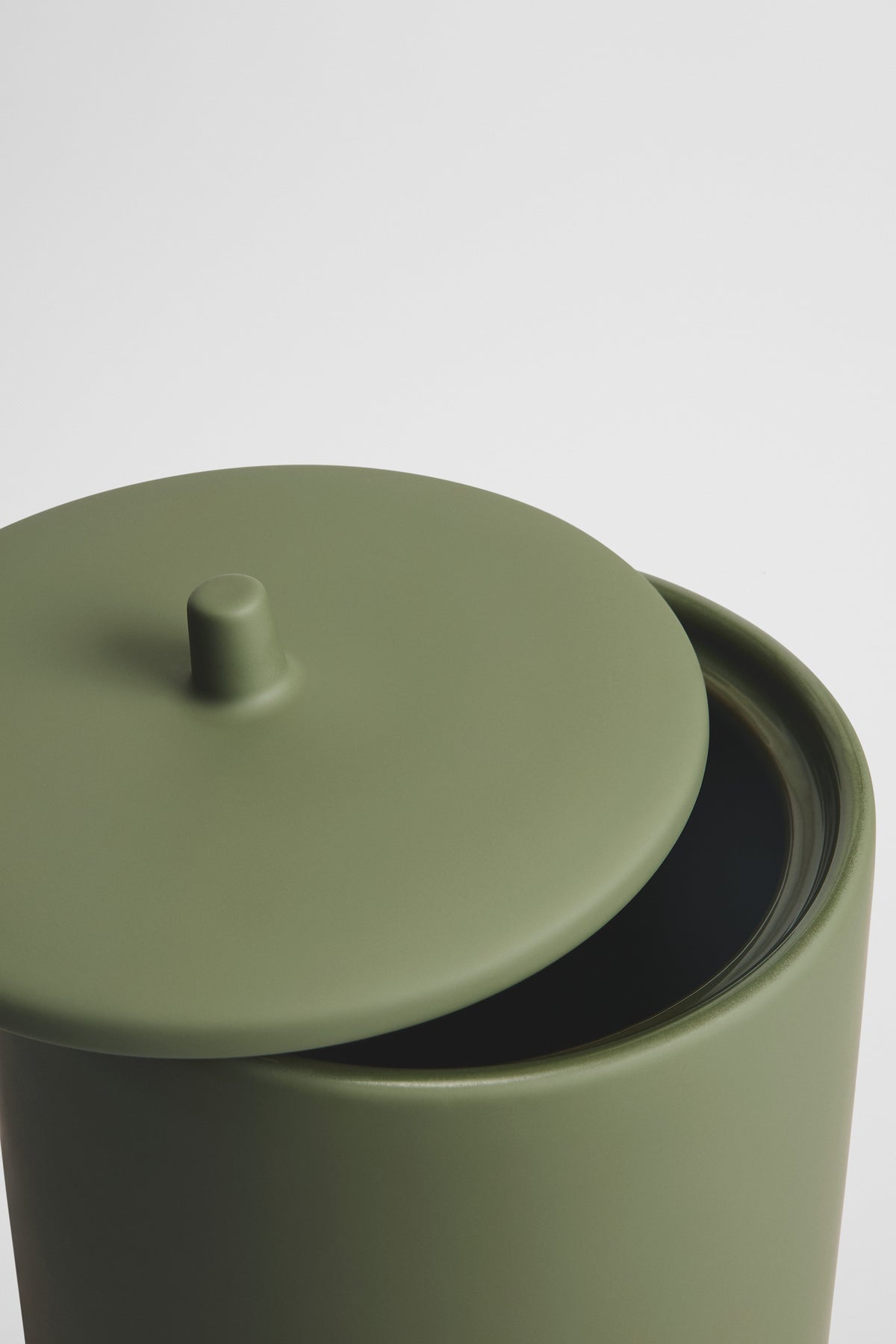 Alora Roll Holder