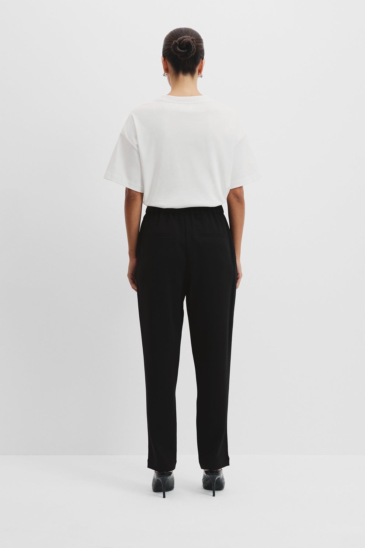 Pleated Tapered Pant