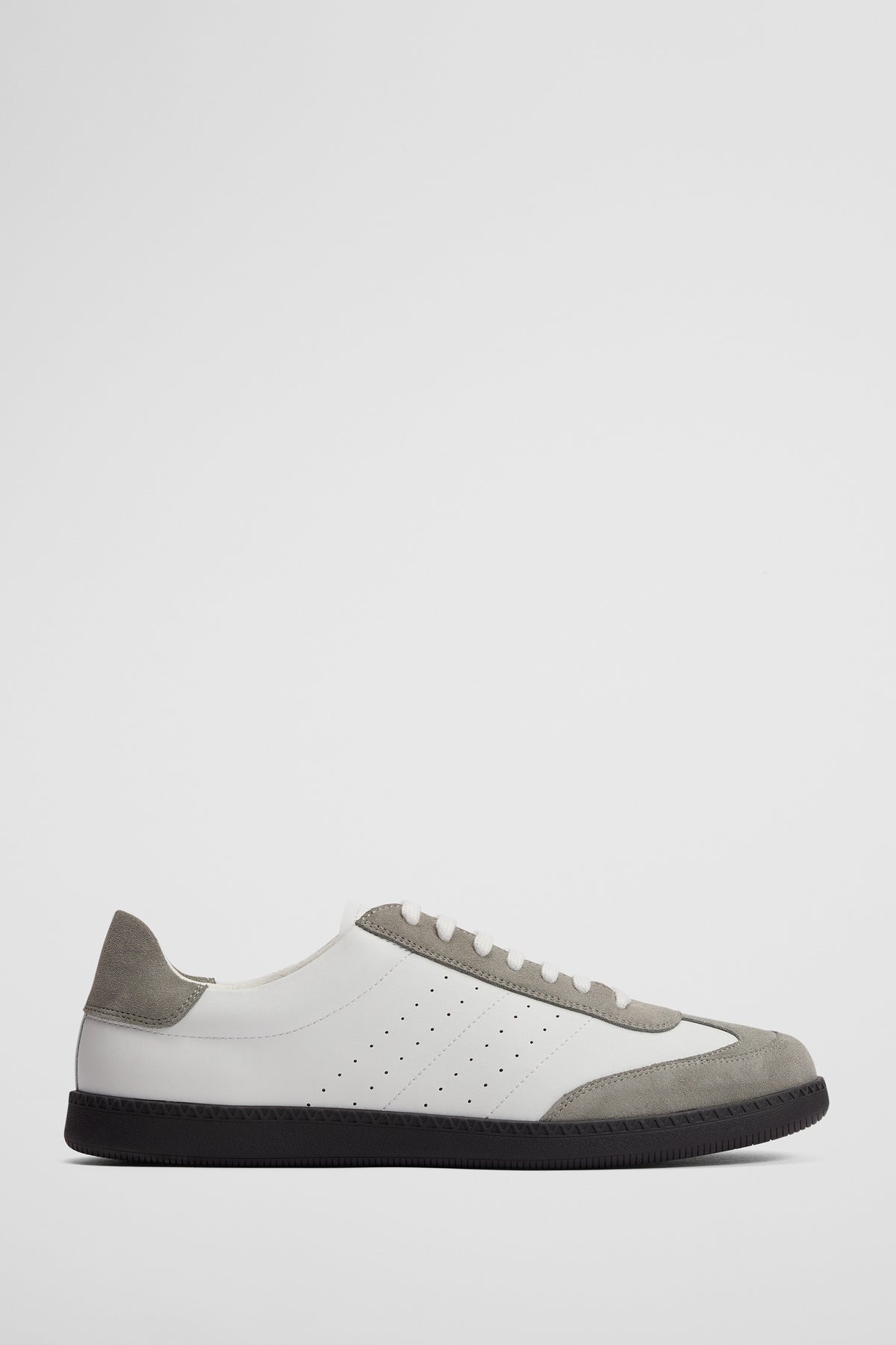 Andrew Sneaker