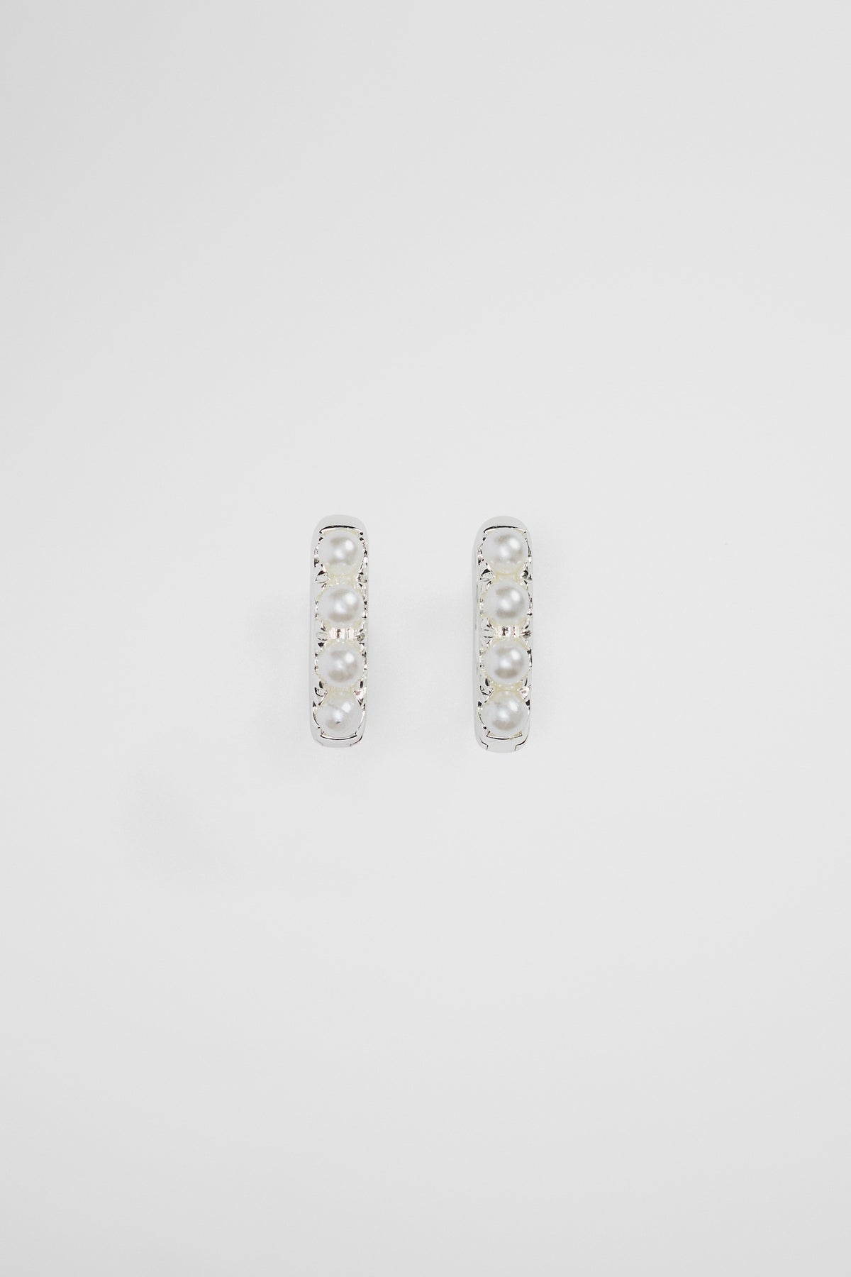 Eva Pearl Hoop Earring