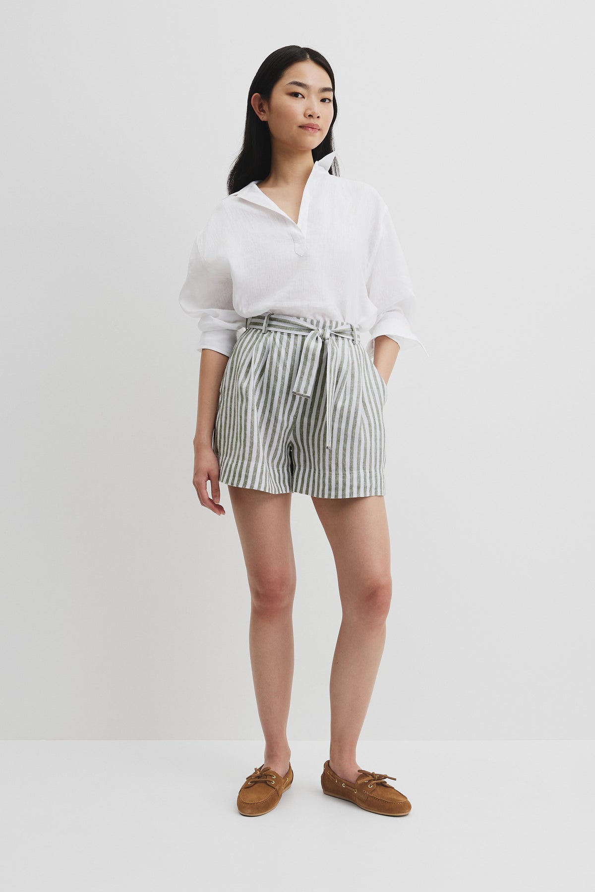 Organically Grown Linen Tuck Front Short