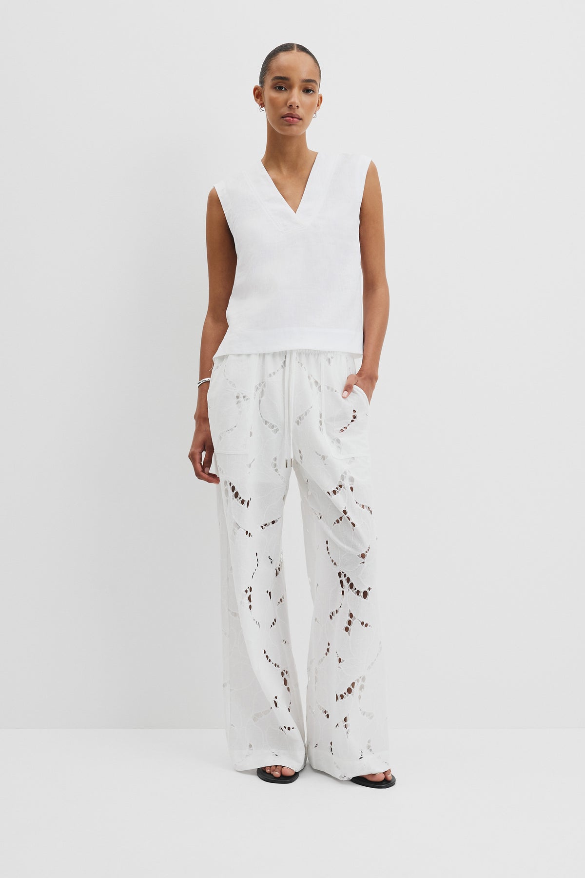 Organically Grown Linen Sleeveless V-Neck Linen Tank