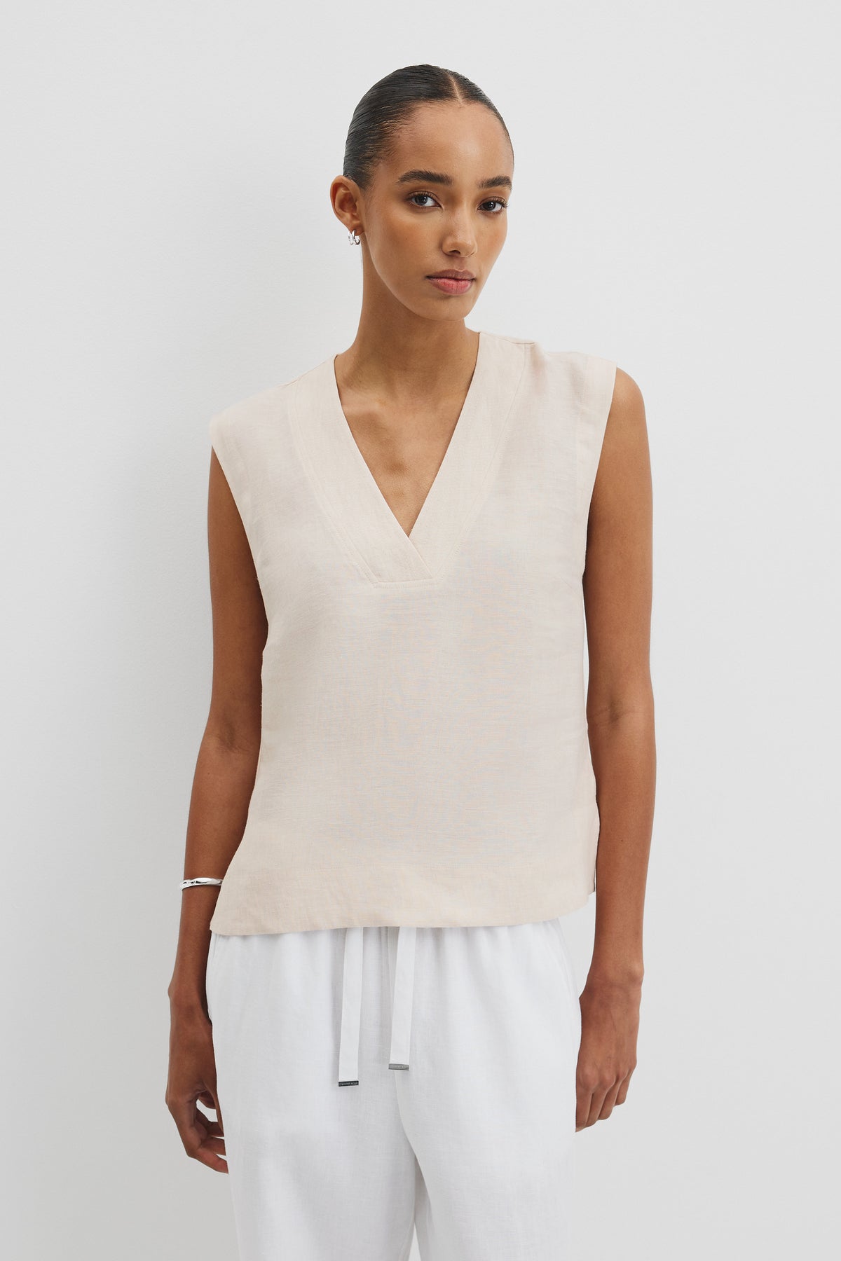 Organically Grown Linen Sleeveless V-Neck Linen Tank