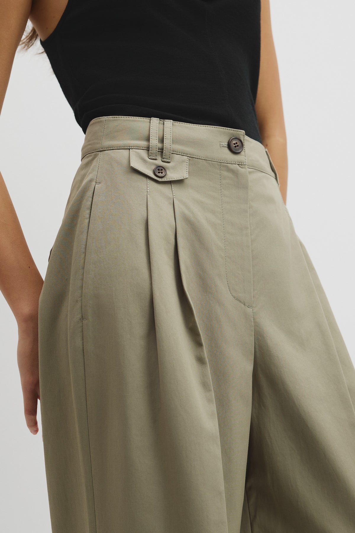 Tuck Front Pant