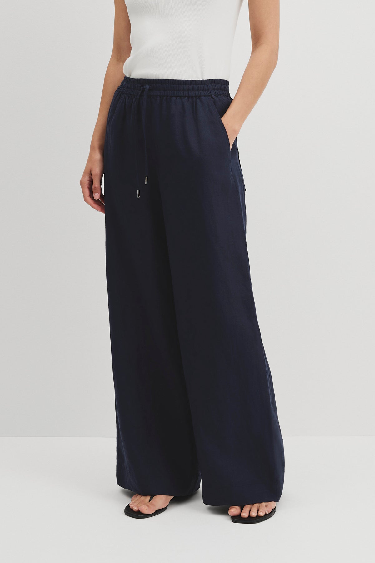 Pull-On Linen Pant